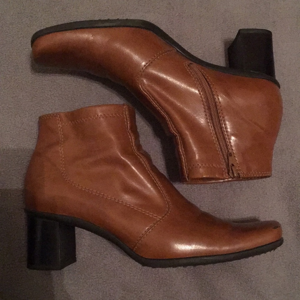 Super cute Franco Sarto booties size 6!